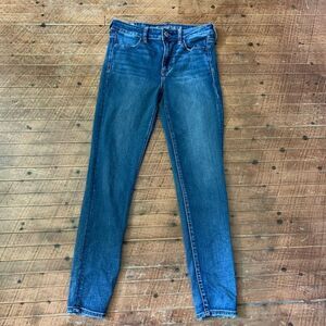 American Eagle distressed hi-rise size 6 stretchy jeggings